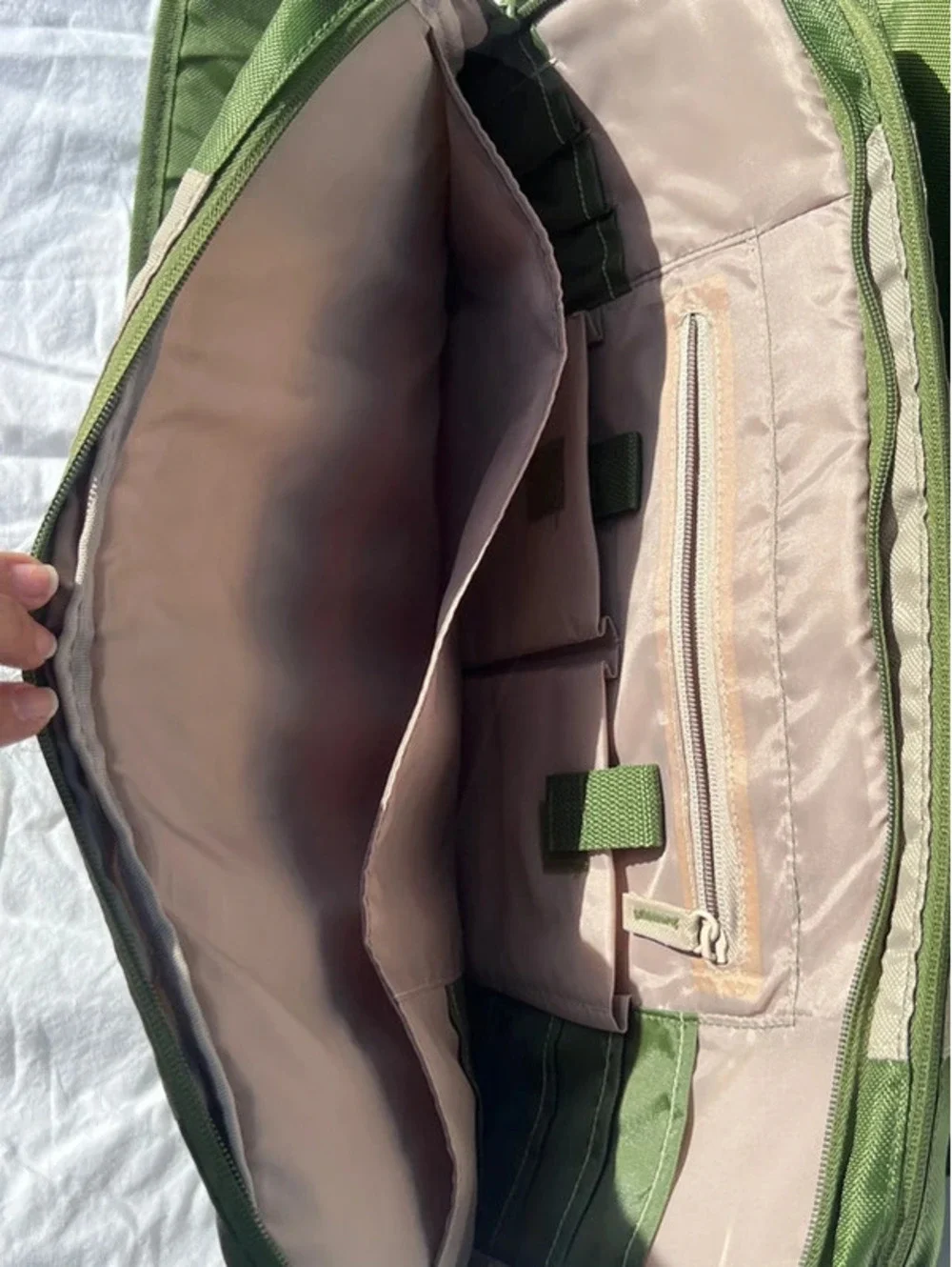 HP green and cream recycled nylon messenger laptop bag